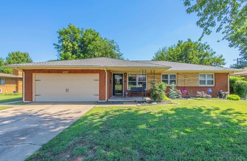 Del City House | Spacious 3-Bedroom Home - Pet Friendly with Fenced Backyard