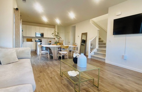 Bennett House | Spacious 3-bedroom house in gorgeous Bennett with cool AC