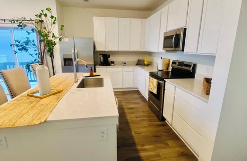 Bennett House | Spacious 3-bedroom house in gorgeous Bennett with cool AC