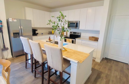 Bennett House | Spacious 3-bedroom house in gorgeous Bennett with cool AC