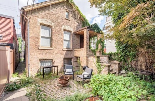 East Village House | Spacious 3-bedroom house in beautiful Chicago with AC