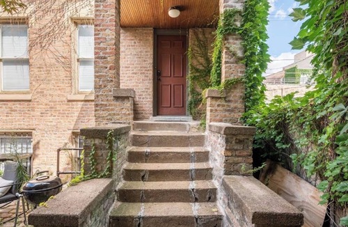 East Village House | Spacious 3-bedroom house in beautiful Chicago with AC