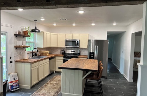 Pryor House | Spacious 3-bedroom house close to Mid-America Industrial Park
