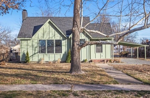 Pryor House | Spacious 3-bedroom house close to Mid-America Industrial Park