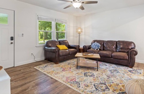 Lakeland House | Spacious 3-Bedroom Near the Bagnell Dam Strip