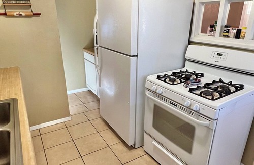 Roswell House | Spacious 3 bedroom Pet Friendly Home