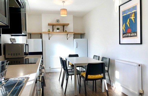 Poole House | Spacious 3 Bedroom Poole House