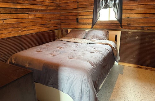 Flemington Cabin | Spacious 3 bedroom rustic lodge by Pomme de Terre Lake