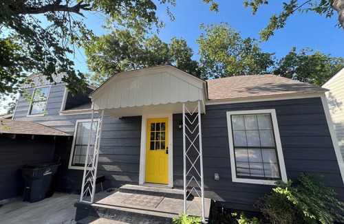 Lawton House | Spacious 3-Bedroom Retreat -Perfect for Family and Groups