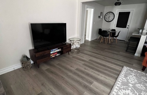 Lawton House | Spacious 3-Bedroom Retreat -Perfect for Family and Groups