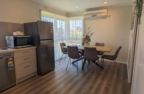 Noble Park House | Spacious 3-bedroom sanctuaryn