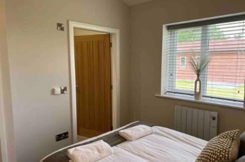 Snarestone Apartment | Spacious 3 Bedroom Sandstone Lodge