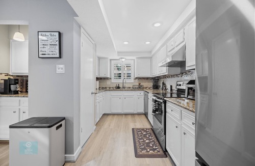 Briarforest House | Spacious 3-bedroom townhome in peaceful Houston with BBQ in Backyard