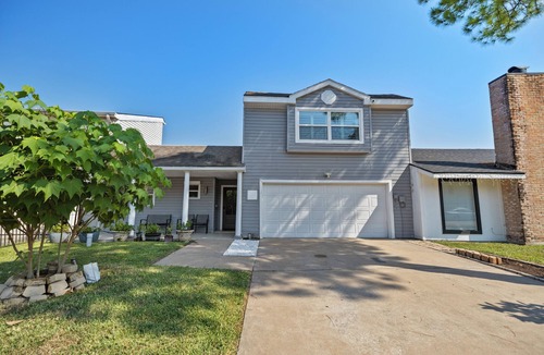 Briarforest House | Spacious 3-bedroom townhome in peaceful Houston with BBQ in Backyard
