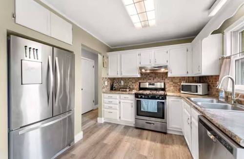 Cary House | Spacious 3 Bedroom