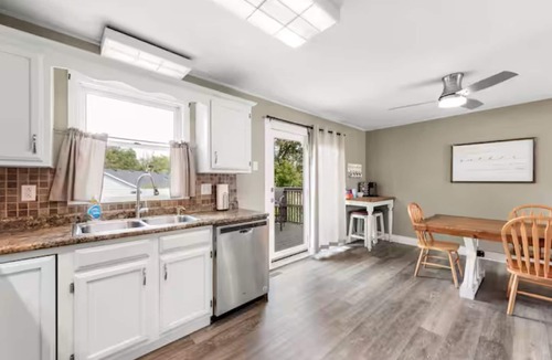 Cary House | Spacious 3 Bedroom
