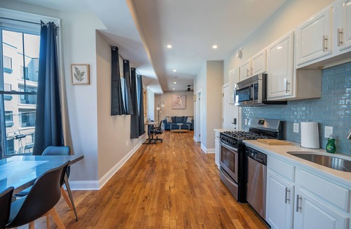 Fairmount Apartment | Spacious 3 Bedroom+Private Parking-Prime Location