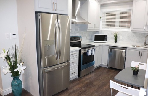 Ajax Apartment | Spacious 3 Bedroom walkout Basement Apartment