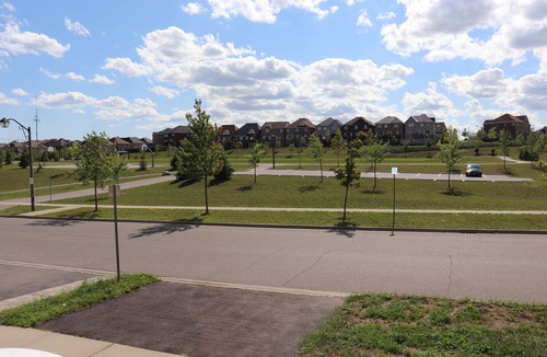 Ajax Apartment | Spacious 3 Bedroom walkout Basement Apartment