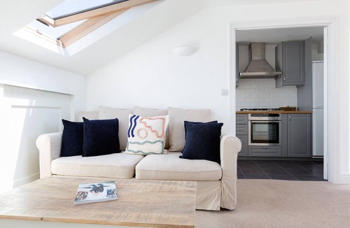 West Kensington Apartment | Spacious 3 bedrooms flat with terrace