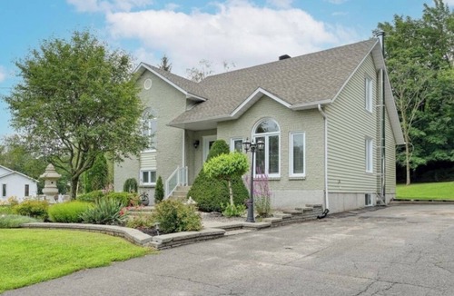 Granby House | Spacious - 3 bedrooms house in Granby, Quebec