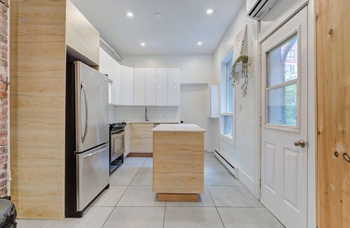Sainte-Marie Apartment | Spacious 3 bedrooms in DT Montreal*