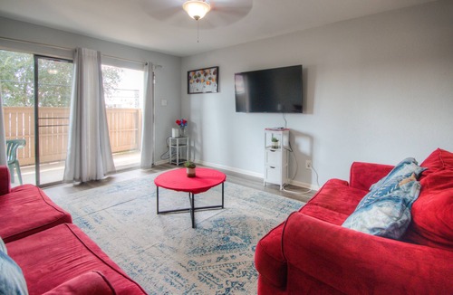 South Main Condo | Spacious 3 BR, 2 BA Condo near Med Center & NRG, 20% discount