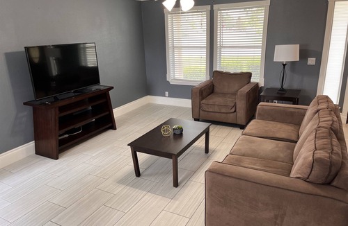 Kyle House | Spacious 3 BR Convenient Big Yard Office