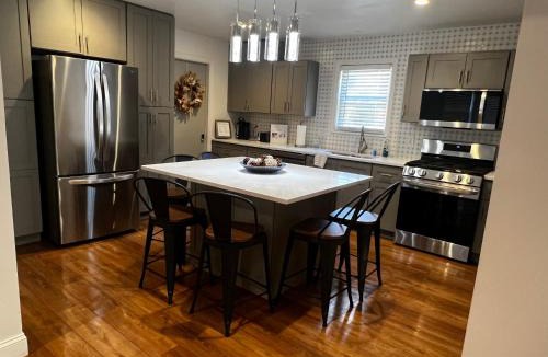 Ewing House | Spacious 3 BR Ewing Home -Quiet
