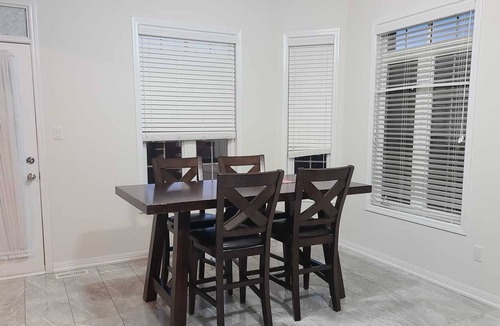 Ajax House | Spacious 3 BR Home Getaway - Fully Furnished