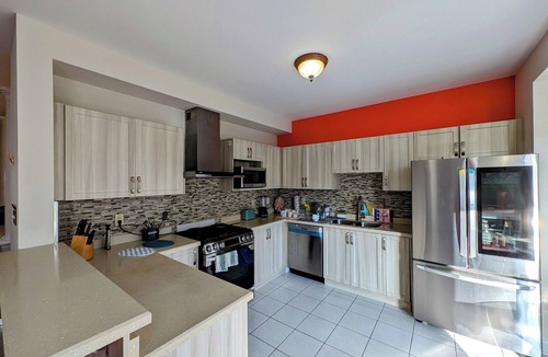 Churchill Meadows House | Spacious 3 Br House | Cozy I Quiet I Safe | Pet Friendly I NEAR Toronto