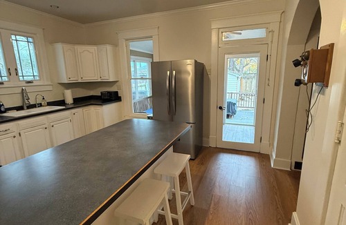 Terre Haute House | Spacious 3 BR King Beds BBQ 5 mins to ISU & Union Hospital