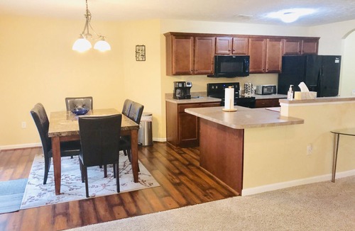 Speed House | Spacious 3 BR Ranch House W/Patio Yard in a quiet Suburb