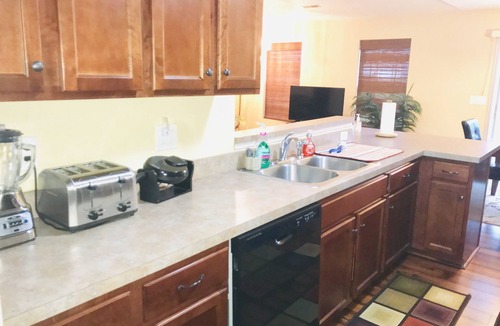 Speed House | Spacious 3 BR Ranch House W/Patio Yard in a quiet Suburb