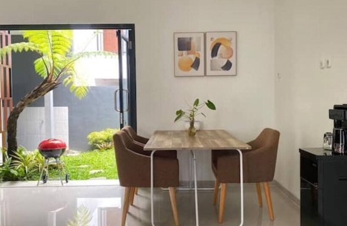 Ngaglik Villa | Spacious 3 BR Villa with Pool in Central of Batu