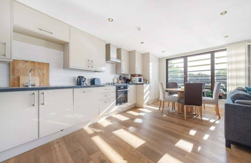Lambeth Apartment | Spacious 3 Double Bed with Roof Terrace