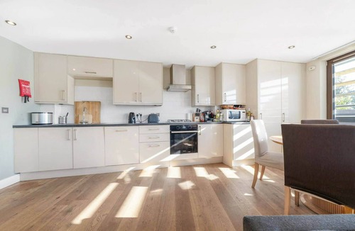 Lambeth Apartment | Spacious 3 Double Bed with Roof Terrace