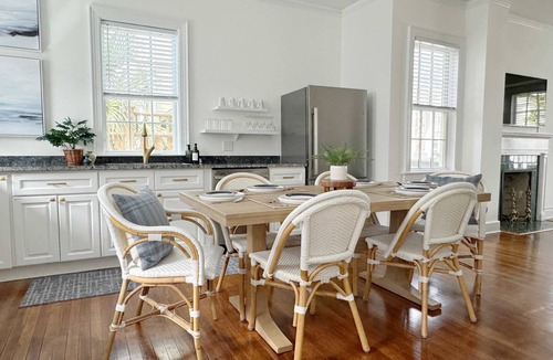 Dixon Park House | Spacious 3-Floor Downtown Retreat - Prime Location