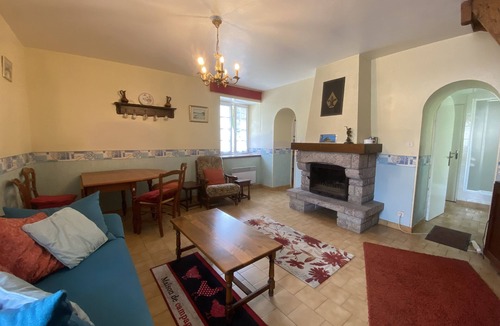 Saint-Germain-sur-Ay Cottage | Spacious 3 bed Gite.