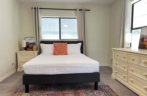 Del Valle Other | Spacious 3 full baths 10 beds 3-story house with private backyard in Del Valle