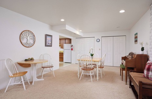 College Place Apartment | Spacious - 3 miles from Downtown WW, 1 Mile to WWU, Great for traveling workers