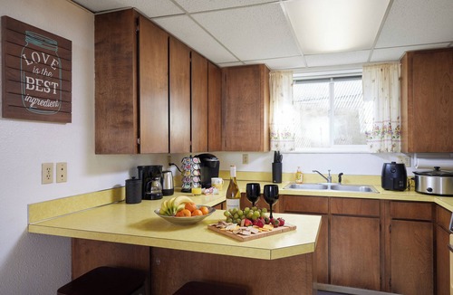 College Place Apartment | Spacious - 3 miles from Downtown WW, 1 Mile to WWU, Great for traveling workers
