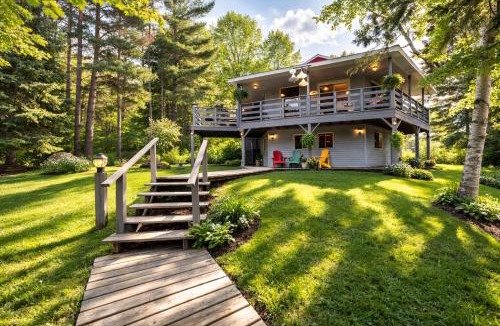 Brighton House | Spacious 3 Plus 1 Bedroom 2 Bath Cottage Retreat with Fire Pit and Pool Table
