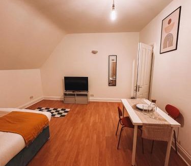 Tooting House | Spacious 3 rooms in Tooting