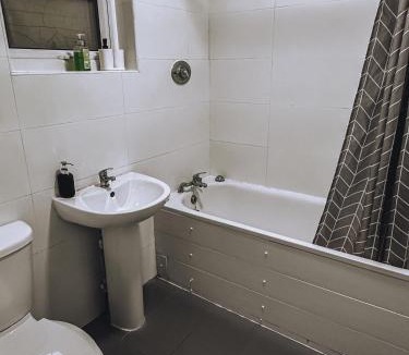 Tooting House | Spacious 3 rooms in Tooting