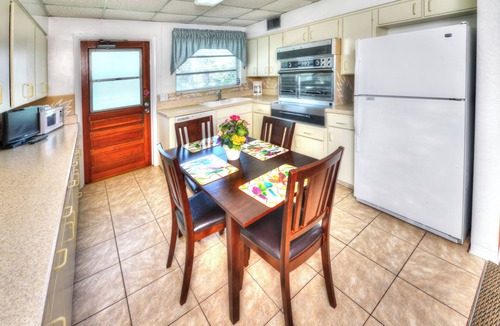 Cate Gray Villa | Spacious 3 Bedrm/2 Bath OceanFront Apt w/Large Balcony Overlooking Pool