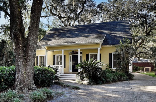Saint Simons Heights House | Spacious 3 bed/2.5 bath Home - 1.8 miles to Beach!