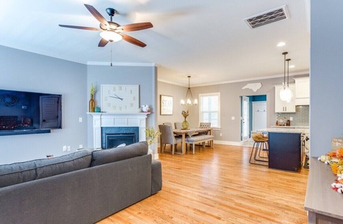 Durham House | Spacious 3B- Home Dog-Friendly w/Fence Yard Near Duke/NCCU