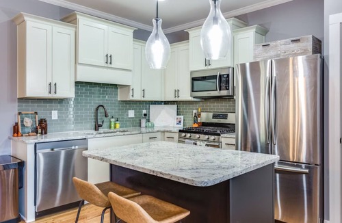 Durham House | Spacious 3B- Home Dog-Friendly w/Fence Yard Near Duke/NCCU