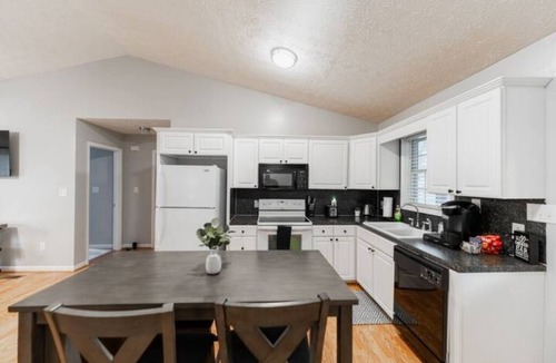 Danville House | Spacious 3bd/2ba near Casino